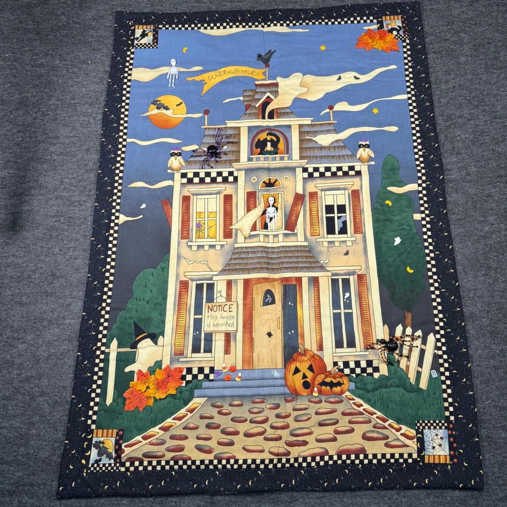Halloween Haunted House Quilted Wall Hanging 3D Beaded Spiders Skeletons 28x40